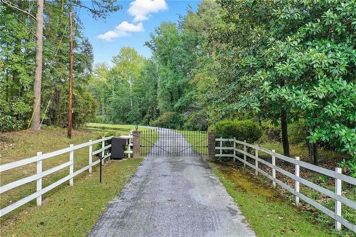 Property Photo: 707 Highway 314 GA 30214
