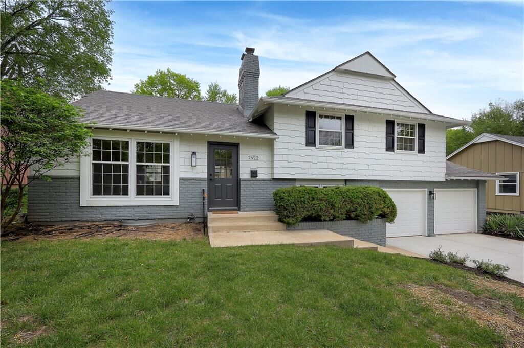Property Photo: 7622 W 97th Terrace KS 66212