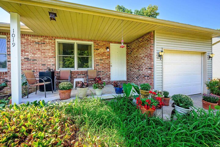 Property Photo:  1019 W Countryside Lane  IN 47403 