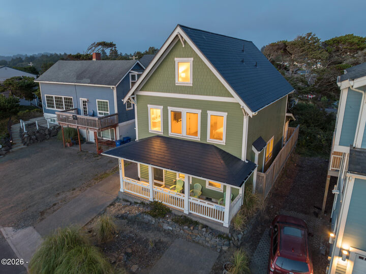 Property Photo:  1930 NW Harbor Avenue  OR 97367 
