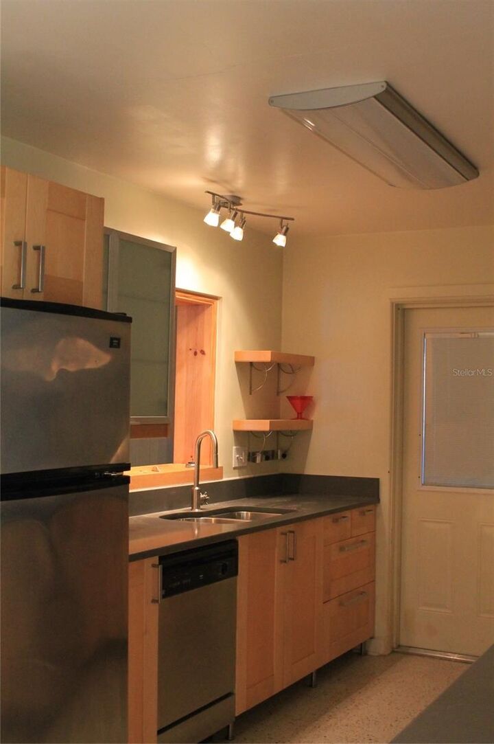 Property Photo:  