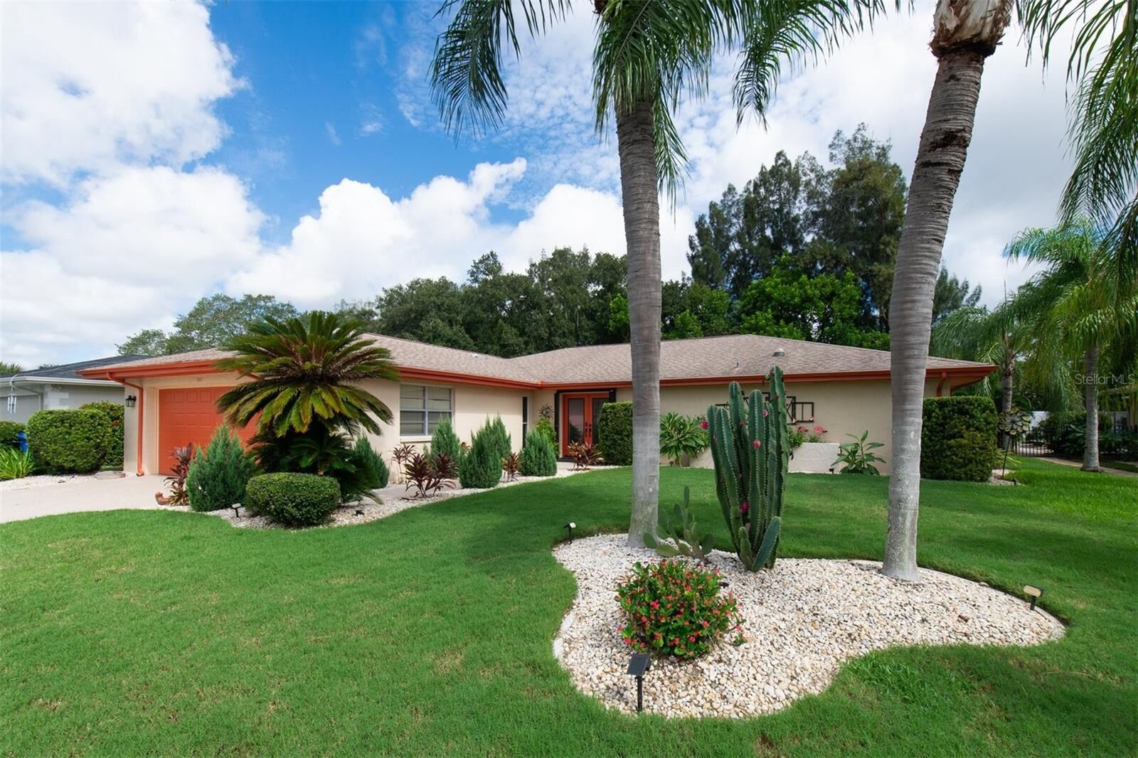 Property Photo: 207 Amesbury Circle FL 33573