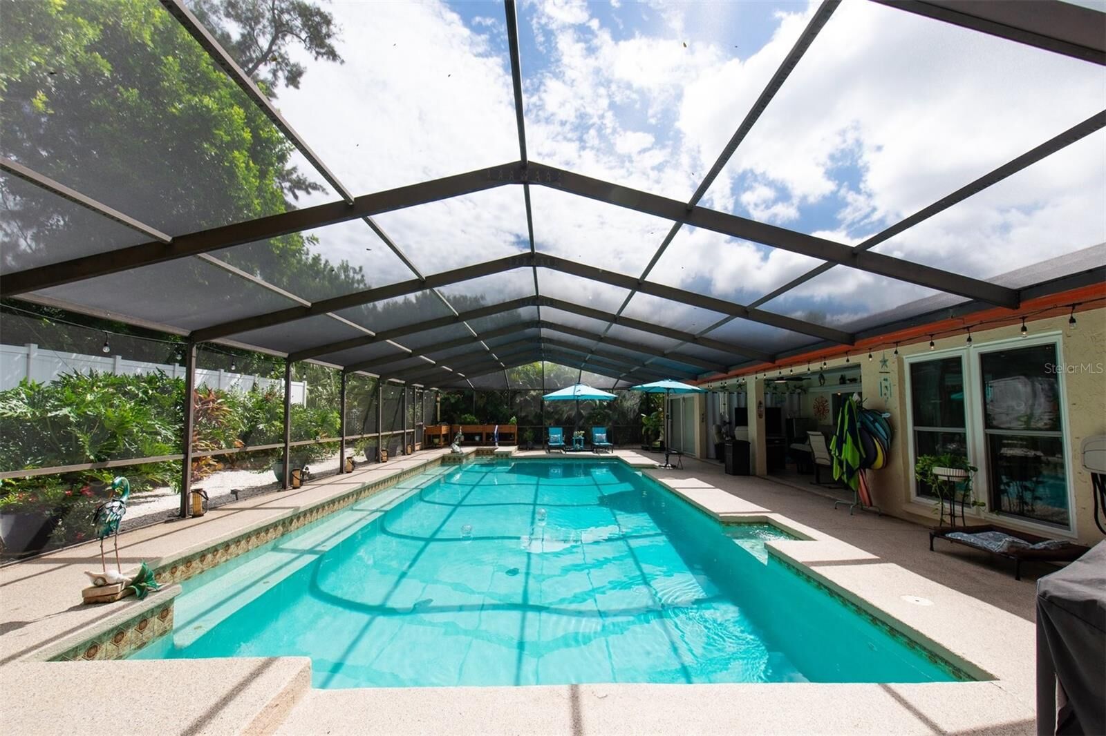 Property Photo:  207 Amesbury Circle  FL 33573 