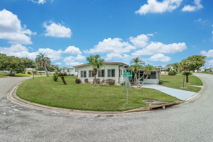 Property Photo: 2002 Live Oak Lane 14 FL 32798