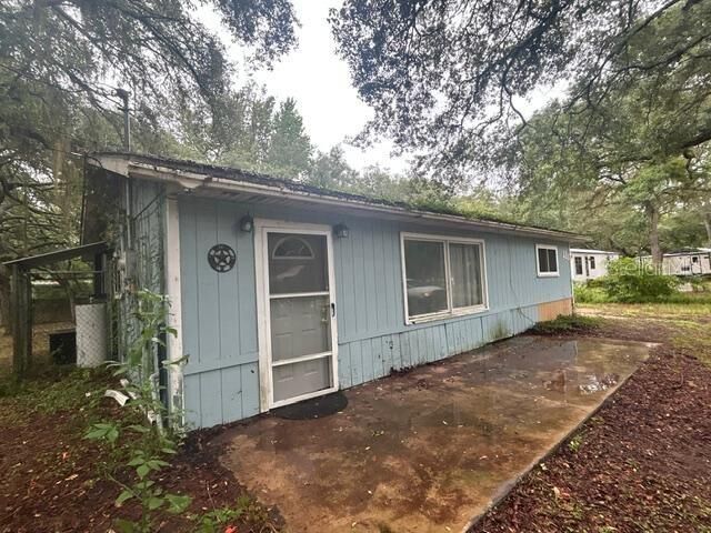 Property Photo: 385 NE 441st Avenue FL 32680