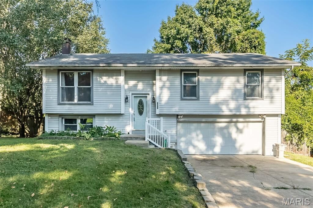Property Photo: 2120 Devonshire Drive MO 63052