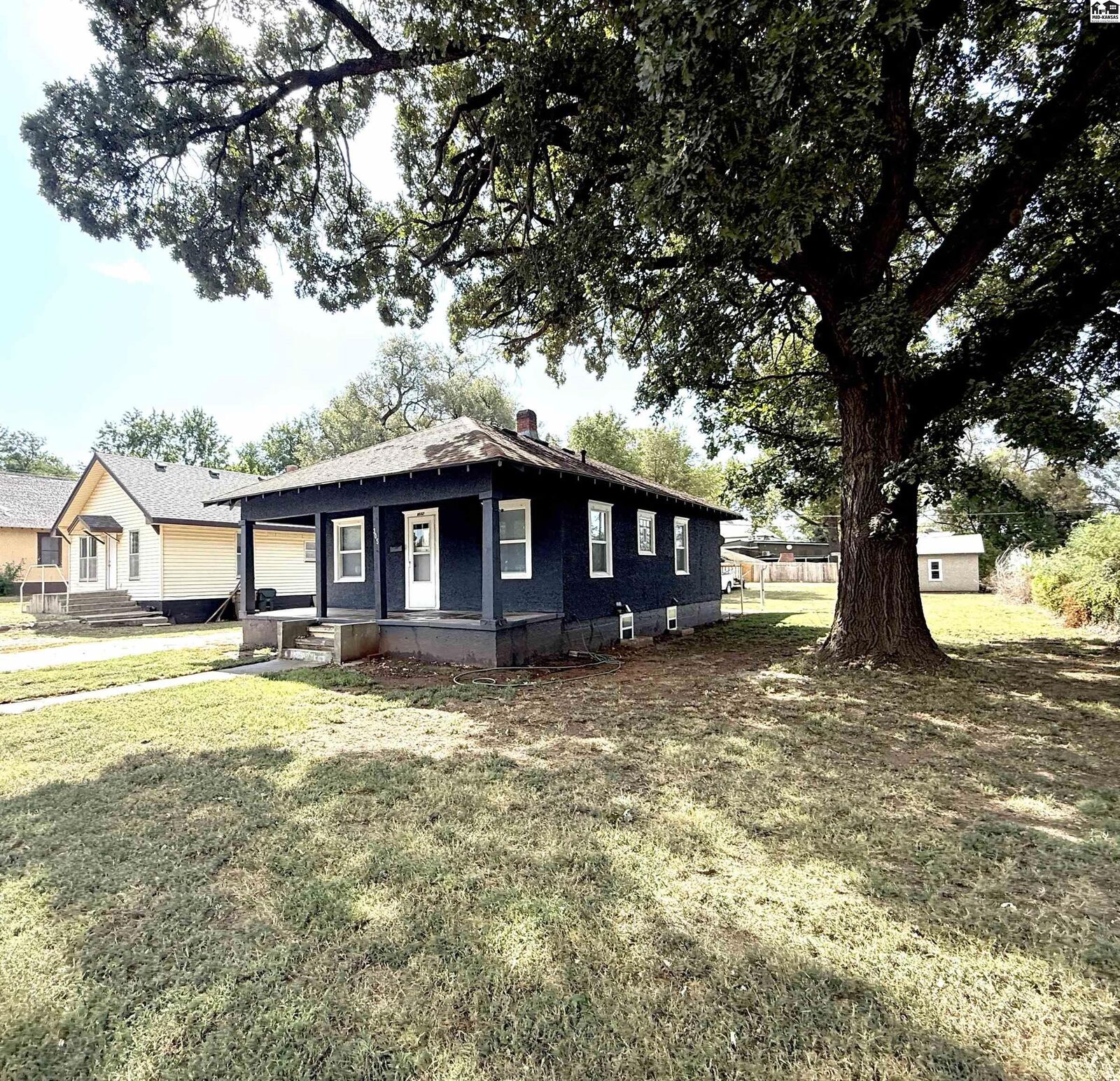 Property Photo:  305 W Kansas Ave  KS 67104 