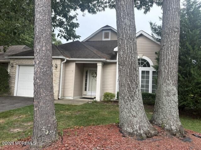 Property Photo:  8 Llewellyn Court  NJ 08527 