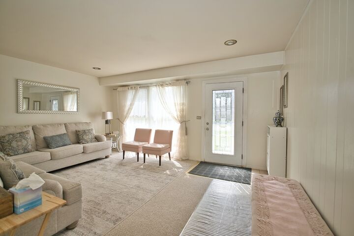 Property Photo:  6948 Beckwith Road  IL 60053 