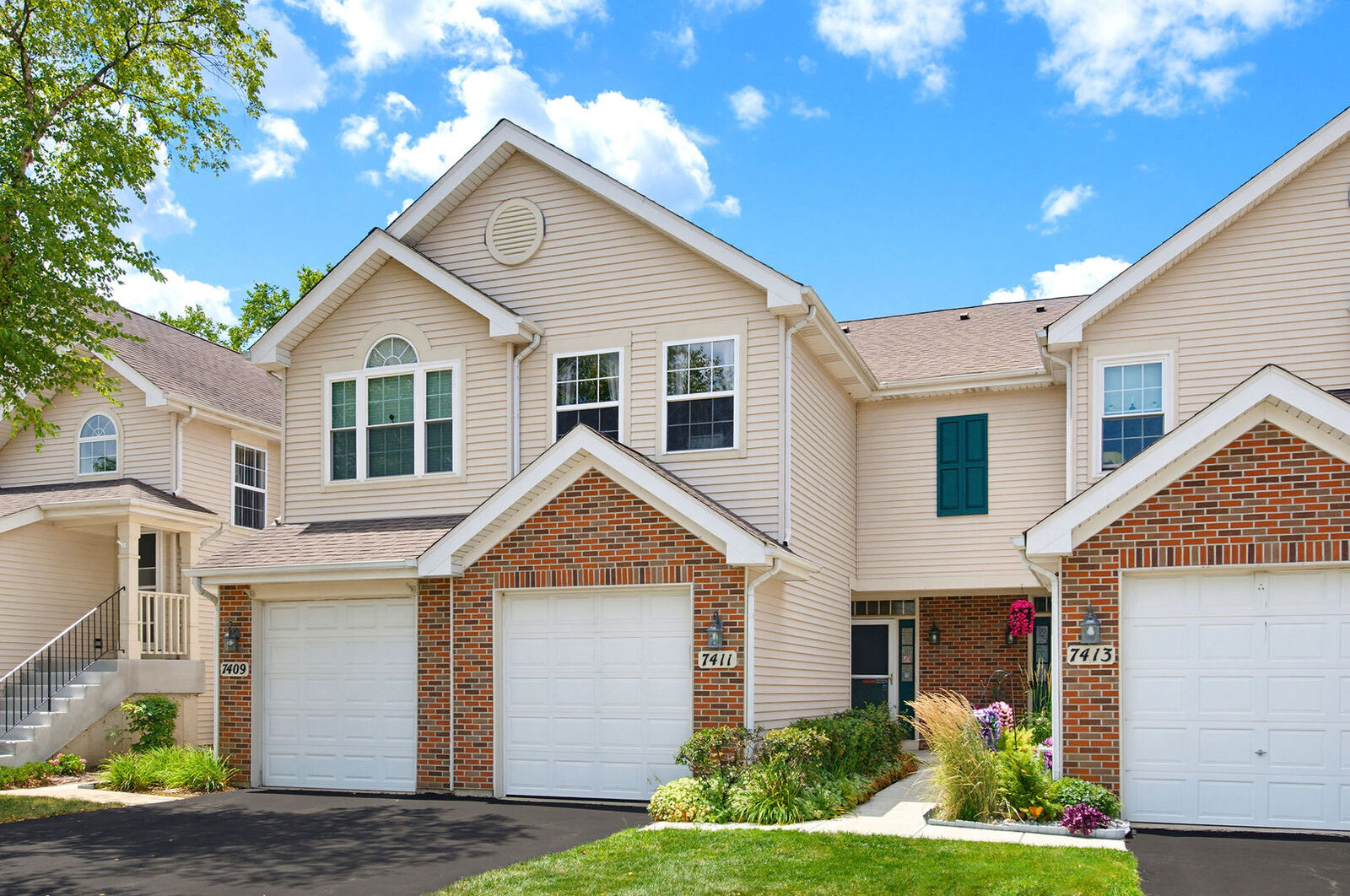 Property Photo: 7411 Grandview Court IL 60110