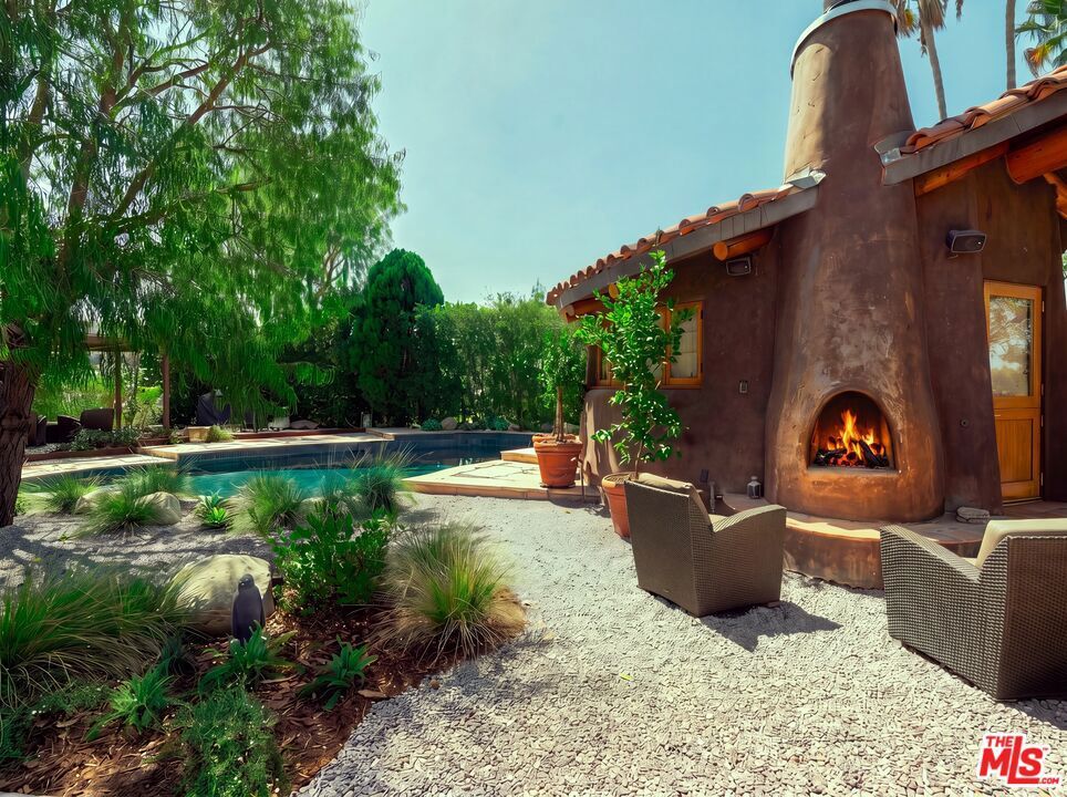 Property Photo: 3377 Canton Lane CA 91604