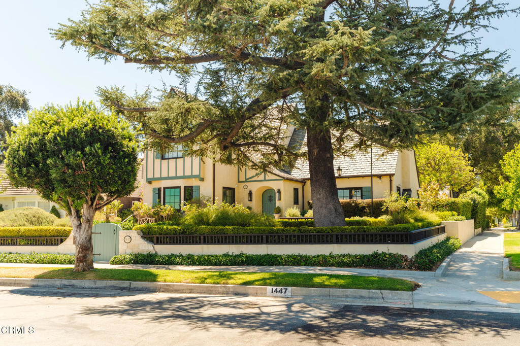 Property Photo: 1447 Parkview Avenue CA 91103