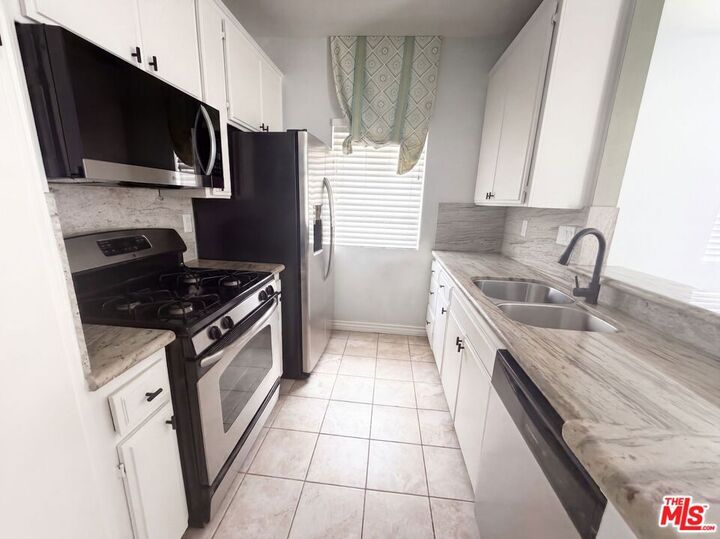 Property Photo:  68 Maegan Place 4  CA 91362 