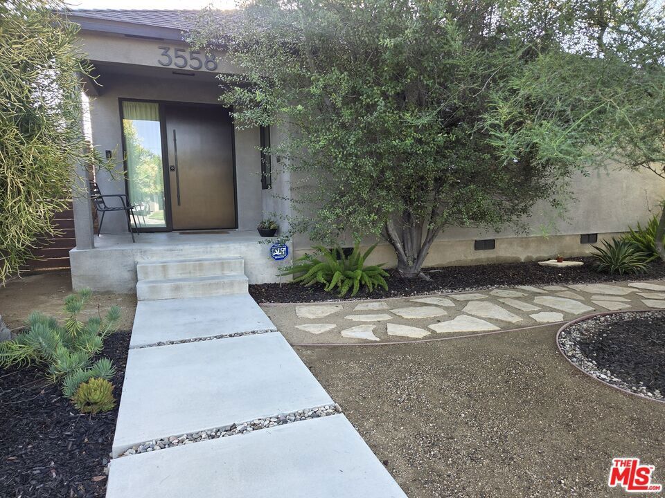 Property Photo:  3558 S Muirfield Road  CA 90016 