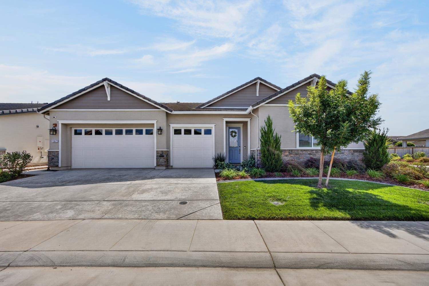 Property Photo:  1347 Cascade Way  CA 95648 