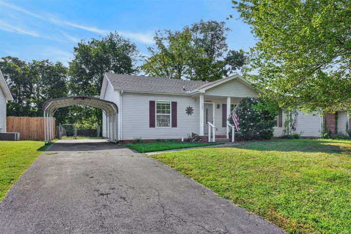 Property Photo: 729 Princeton Cir TN 37042