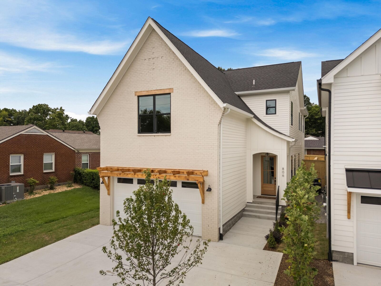Property Photo:  806 Newhall Dr  TN 37206 
