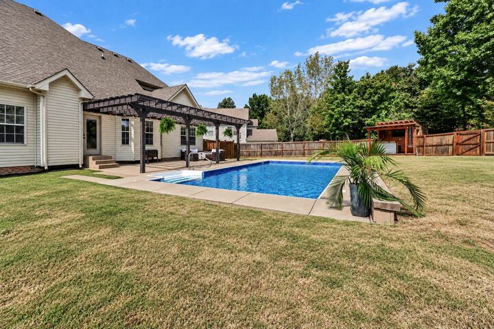 Property Photo:  105 Ridgepoint Ct  TN 37040 