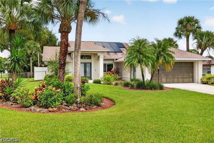 Property Photo:  2610 Elva Place  FL 33971 