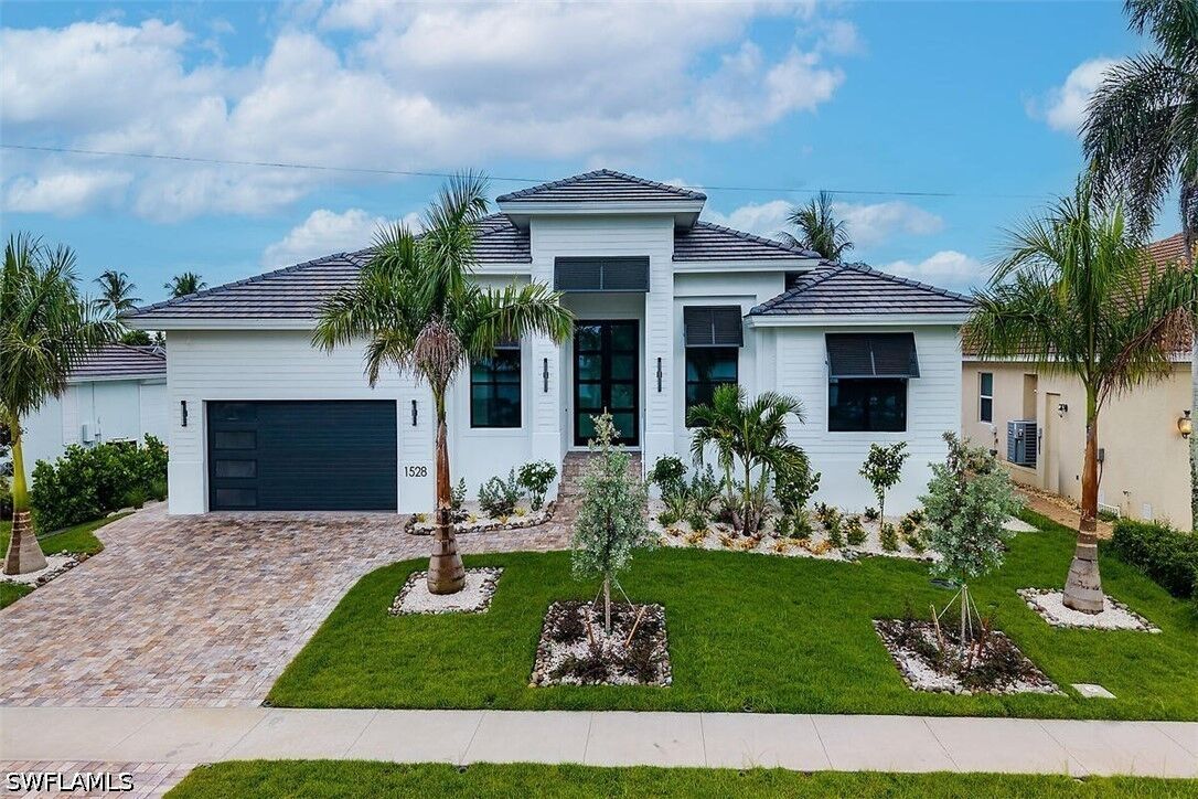 Property Photo: 1528 Kingston Court N FL 34145