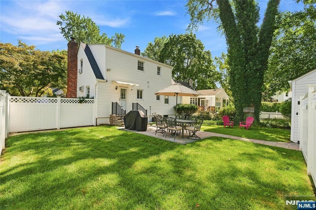 Property Photo:  42 7th Avenue 1  NJ 07675 