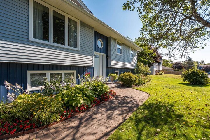 Property Photo:  9 Meadowdale Crescent  NS B3T 1J5 