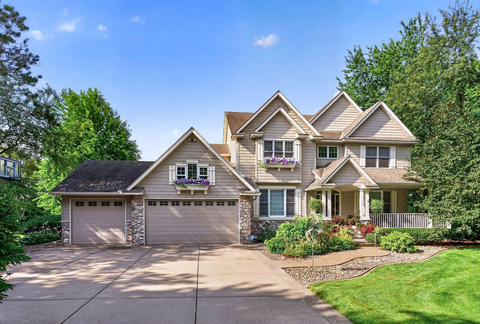 Property Photo:  4981 Page Avenue NE  MN 55376 