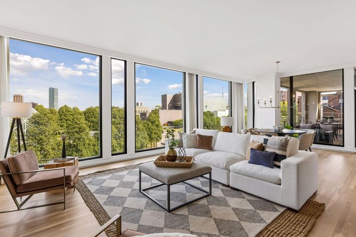 Property Photo: 301 Kenwood Parkway 502 MN 55403