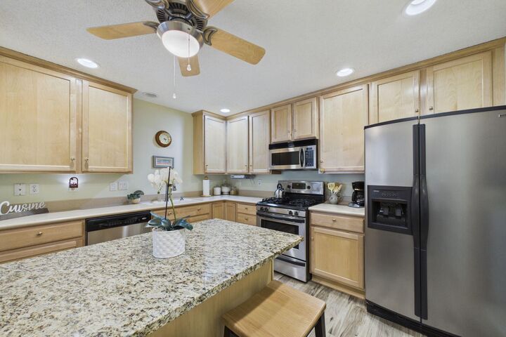 Property Photo:  625 Wesley Commons Drive 47  MN 55427 