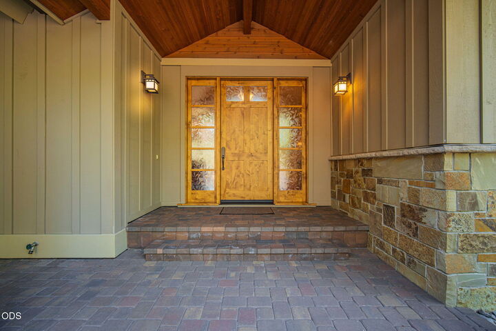 Property Photo:  56311 Fireglass Loop  OR 97707 