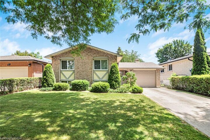 Property Photo:  20 Birchlawn Drive  ON L8G 4B6 