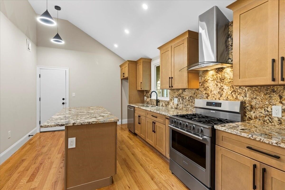 Property Photo:  31 Woodale Ave 3  MA 02126 