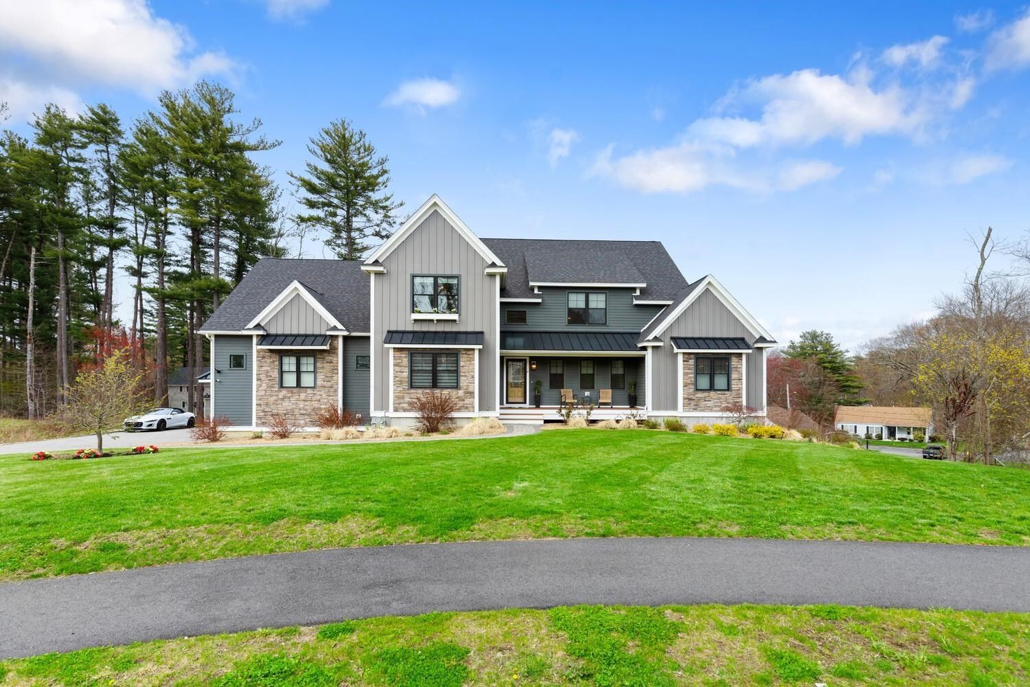Property Photo:  9 Shay Ln  MA 01864 