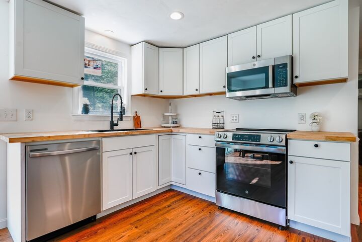 Property Photo:  8 Tabor Ln  MA 02770 