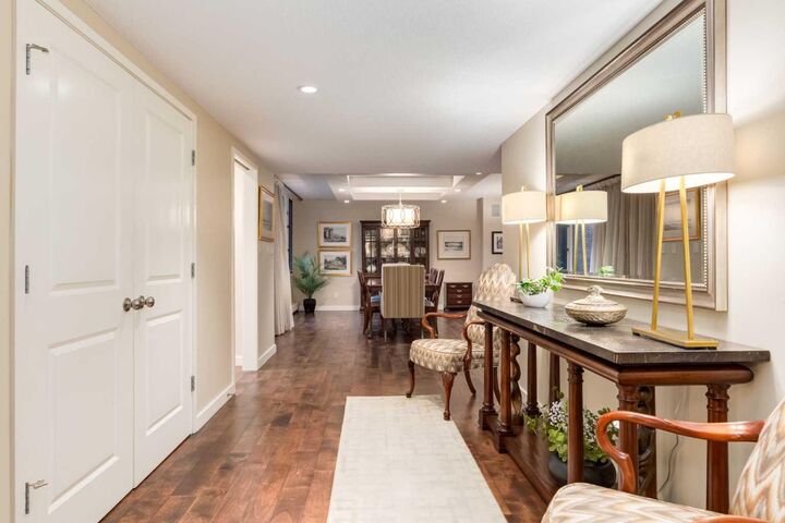 Property Photo:  500 Eau Claire Avenue SW 400F  AB T2P 3R8 