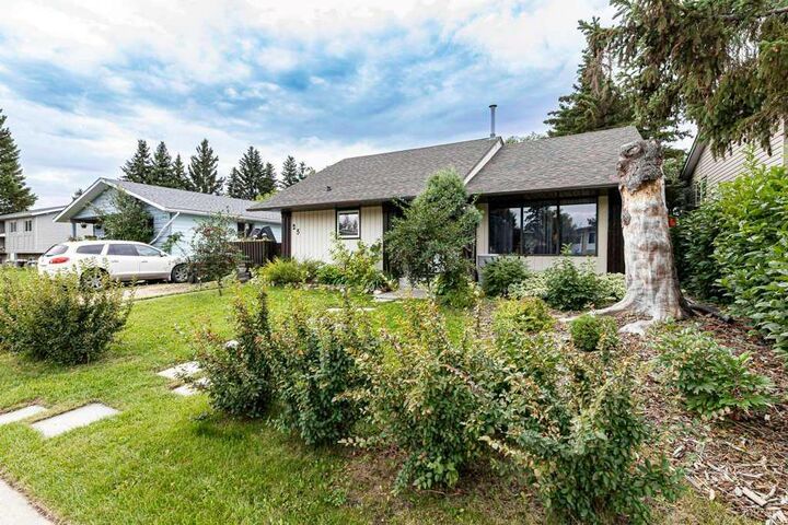 Property Photo: 25 Valley Crescent AB T4S 1L1