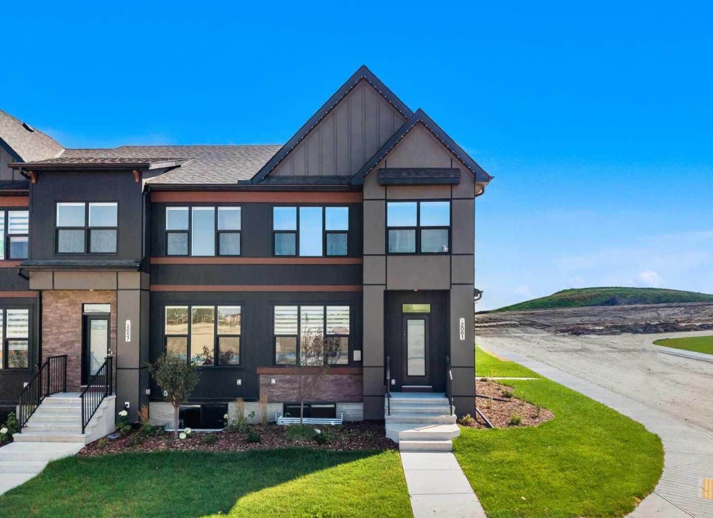Property Photo:  2061 Vantage Way SW  AB T4B 5Y5 