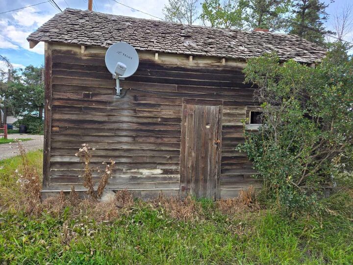 Property Photo:  10111 102 Avenue  AB T0H 2C0 