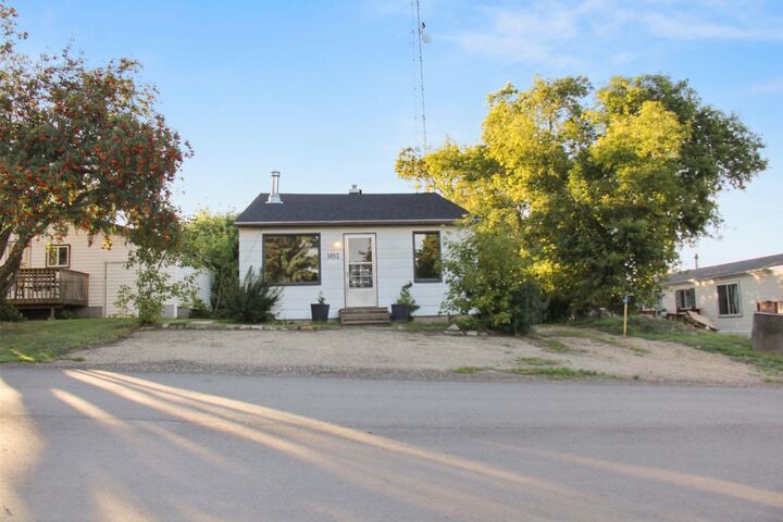Property Photo:  5012 49 Street  AB T0B 9S9 