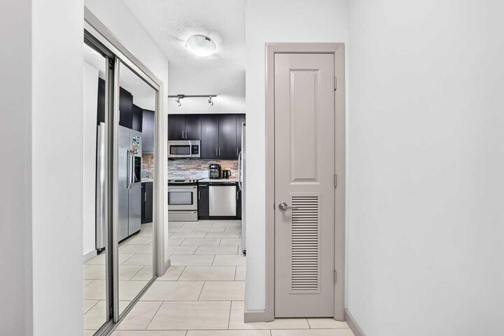 Property Photo:  1320 1 Street SE 1010  AB T2G 0G8 