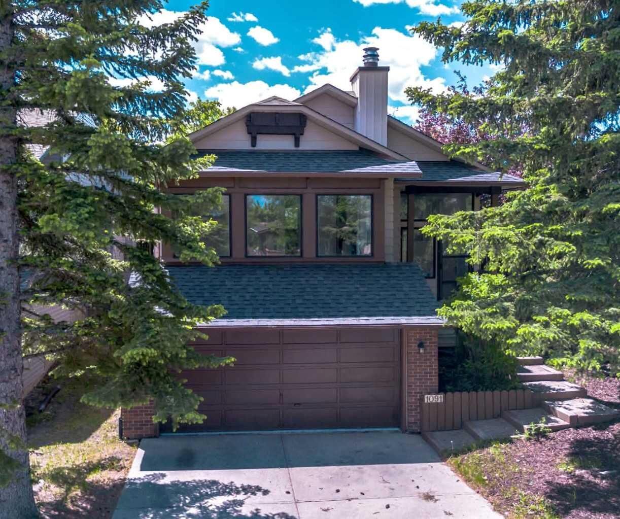 Property Photo:  1091 Berkley Drive NW  AB T3K 1S6 