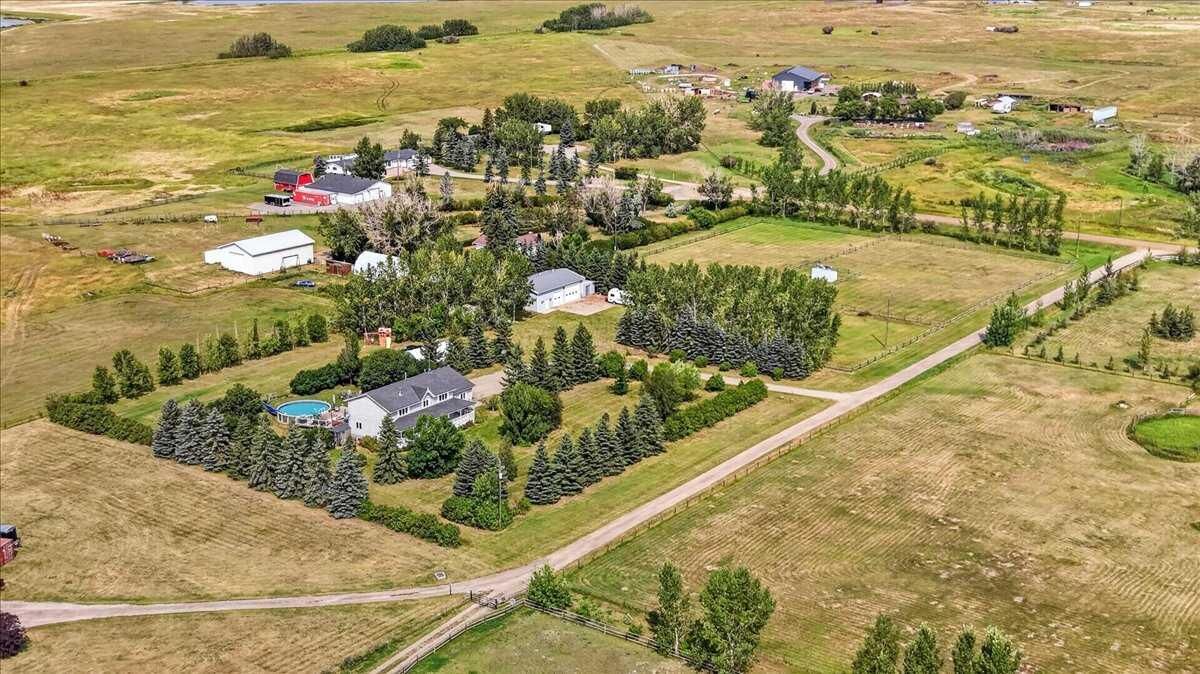 Photo de la propriété:  270055 Township Road 234A  AB T0J 1X0 