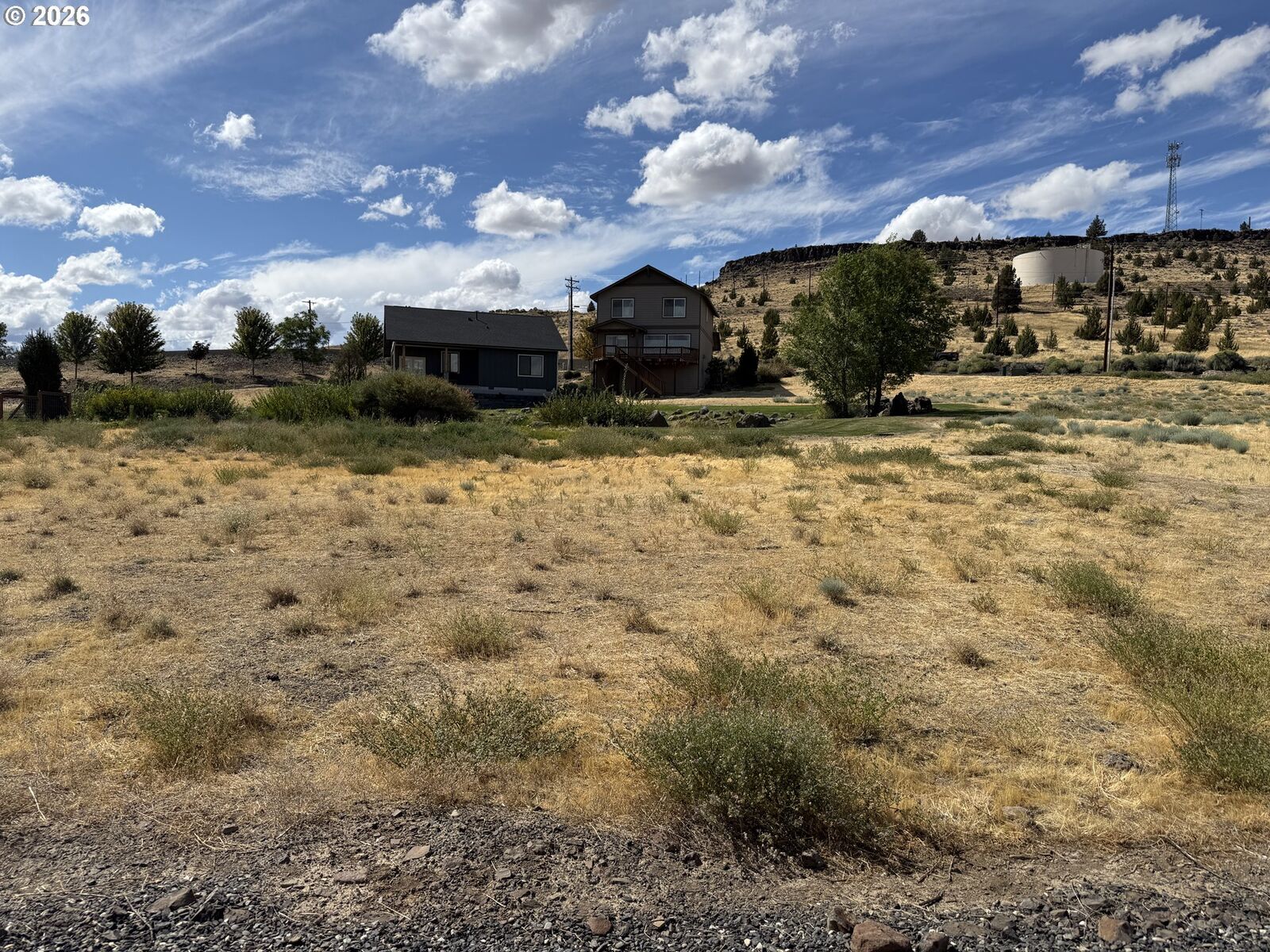 Property Photo: 423 Little Lake Rd OR 97037