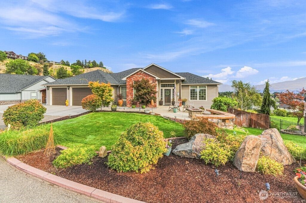 Property Photo: 1506 Anton WA 98801
