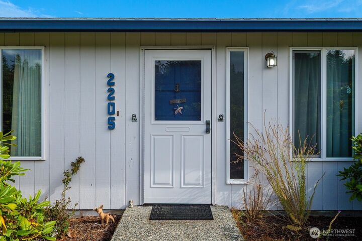 Property Photo:  2205 W 14th St  WA 98363 