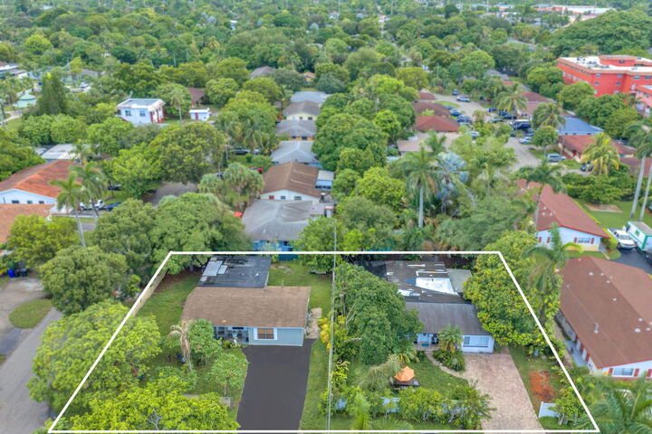 Property Photo: 461 NW 17th Place FL 33311