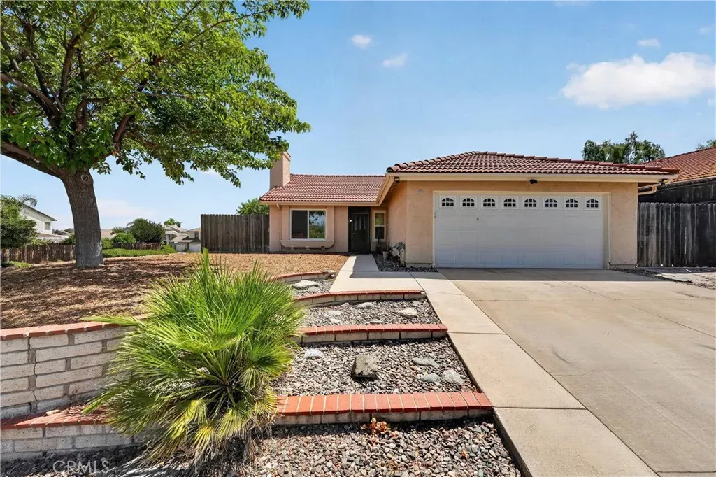 Property Photo:  25219 Ridgeplume  CA 92563 