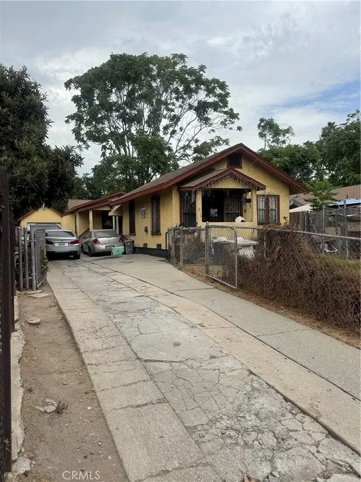 Property Photo:  811 East 113th Street  CA 90059 