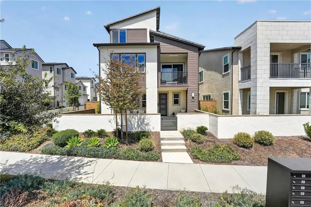 Property Photo:  415 Flycatcher  CA 92618 