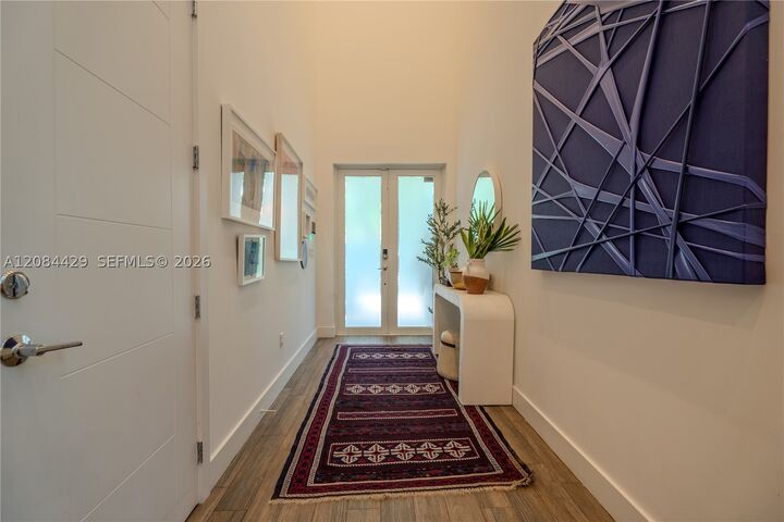 Property Photo:  3167 Gifford Ln 3167  FL 33133 